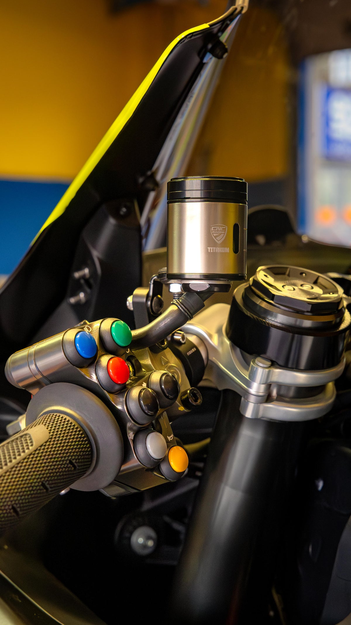 CNC Racing Fluid Reservoir 25 Ml for Front Brake – Titanium - CNC Racing image 8