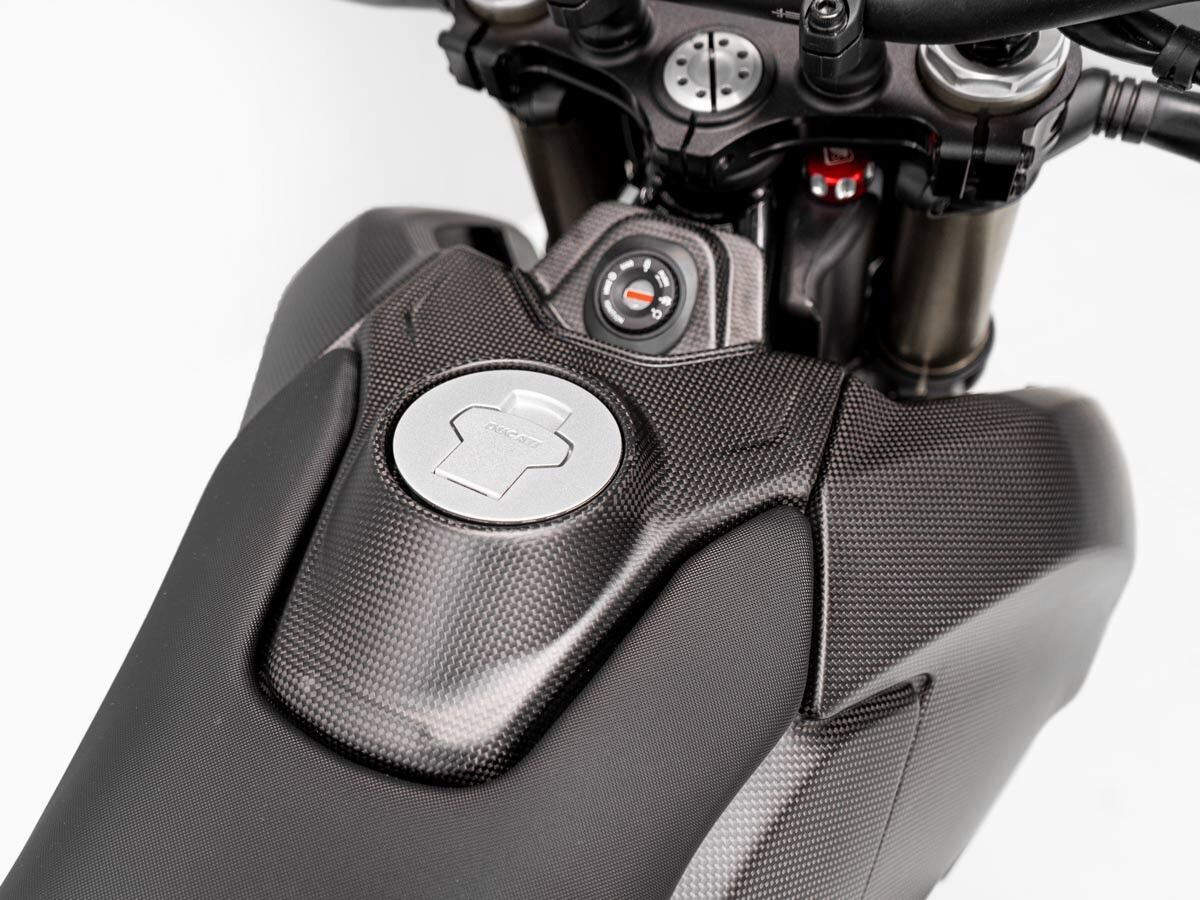 DBK Hm 698 Mono Matt Carbon Fuel Tank Cover
