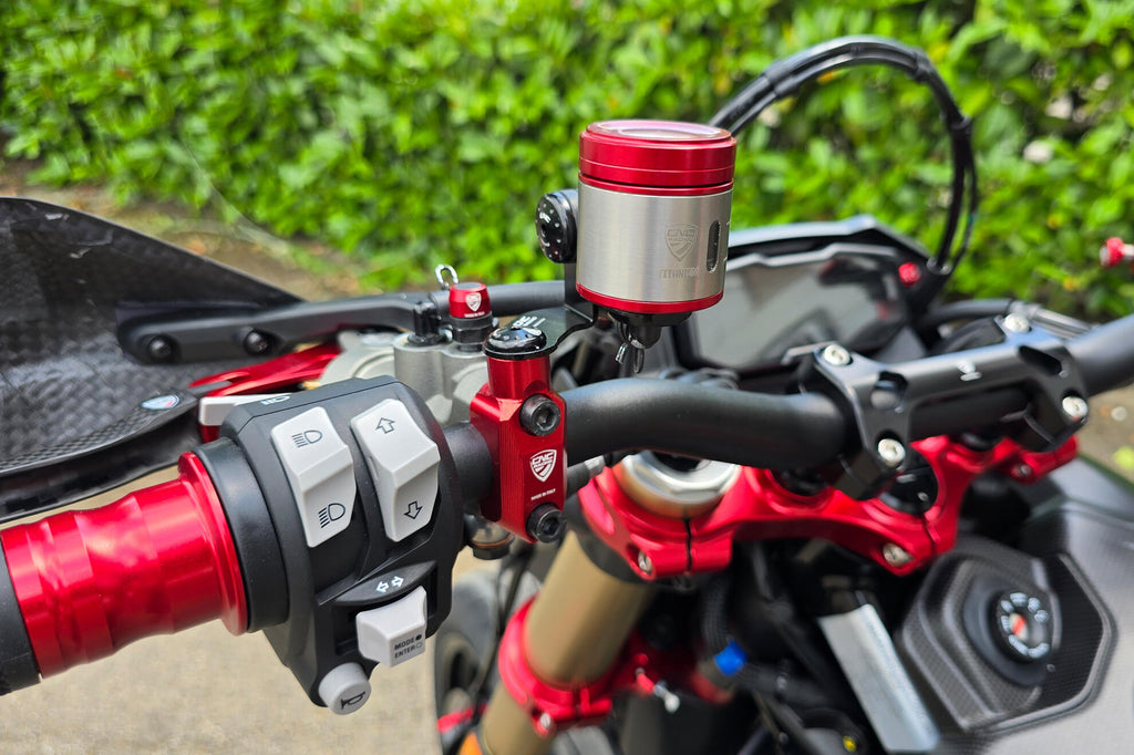 CNC Racing Brembo Master Cylinder Clamp with Mirror Mount Thread M10 Clockwise - CNC Racing image 2