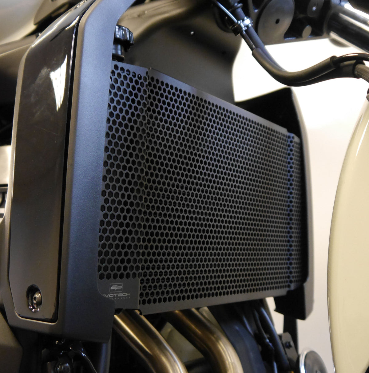 Evotech Kawasaki Vulcan S Cafe Radiator Guard (2018-2020)