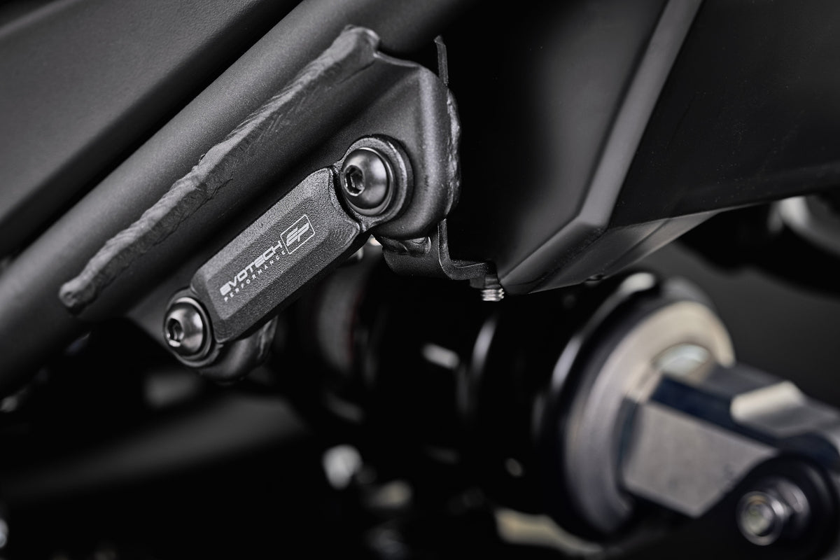 Evotech Exhaust Hanger & Pillion Footpeg Removal Kit - Kawasaki Z900 (2025+)