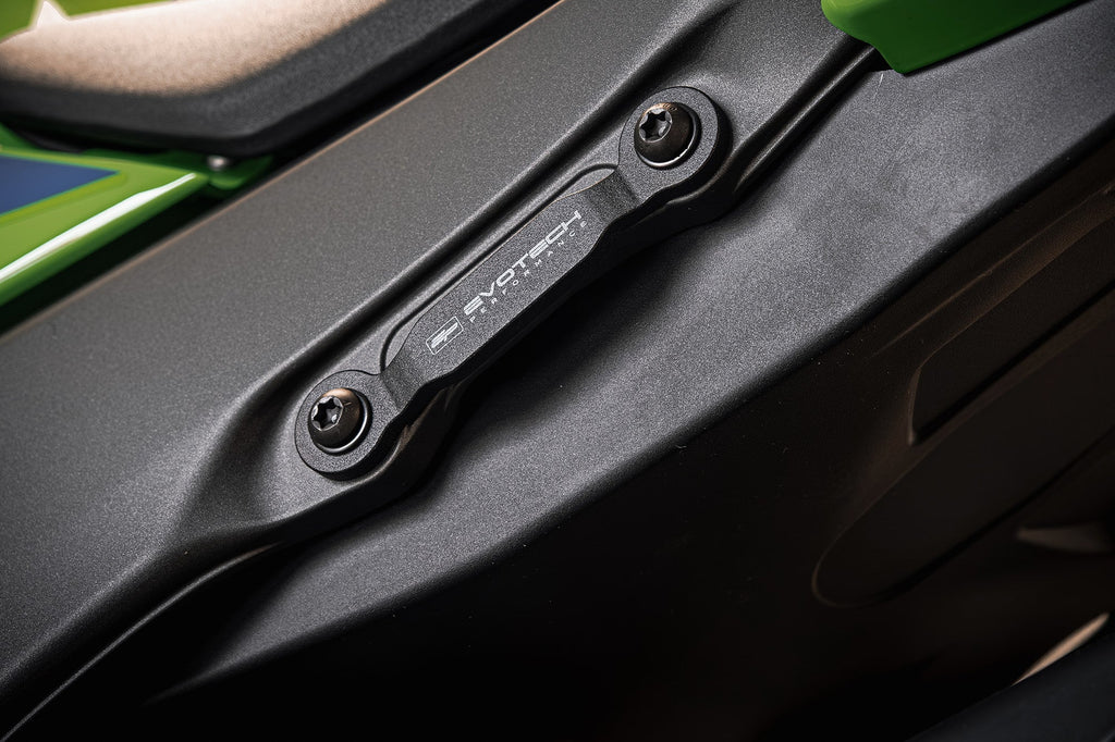 Evotech Exhaust Hanger & Pillion Footpeg Removal Kit - Kawasaki Ninja ZX-10R (2026+)