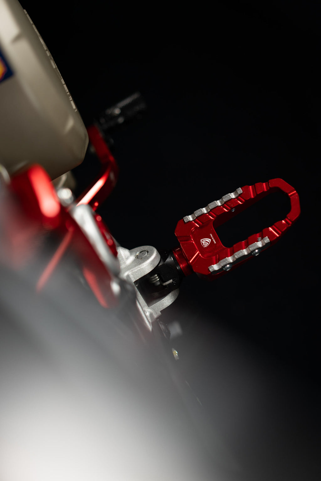 CNC Racing Footpegs kit TOURING – driver - CNC Racing image 3