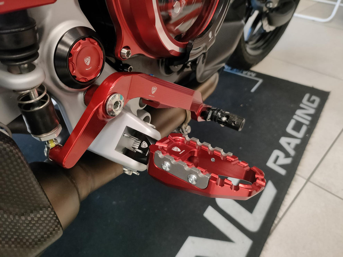 CNC Racing Footpegs kit driver – adapters for Ducati Multistrada V2 MY2025 and Hypermotard V2 MY2026 - CNC Racing image 4