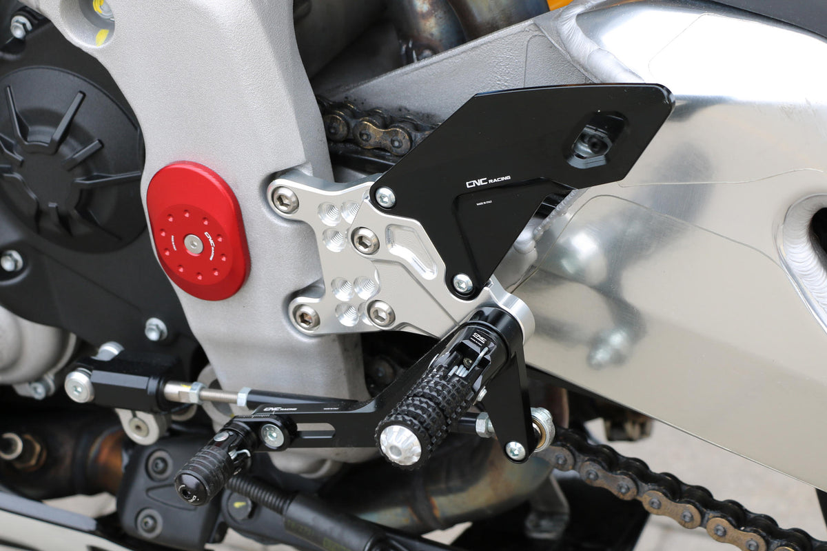 CNC Racing Rear Sets Adjustable for Aprilia RSV4 – Tuono - CNC Racing image 3