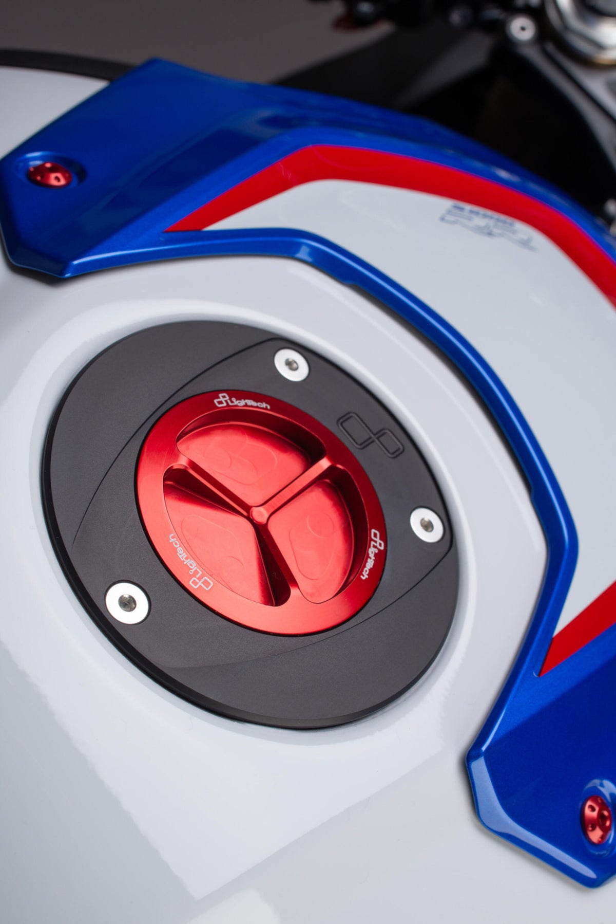 LighTech Fuel Tank Cap with Spin Locking for BMW S 1000 R 2014–2020 / BMW S 1000 RR 2009–2020