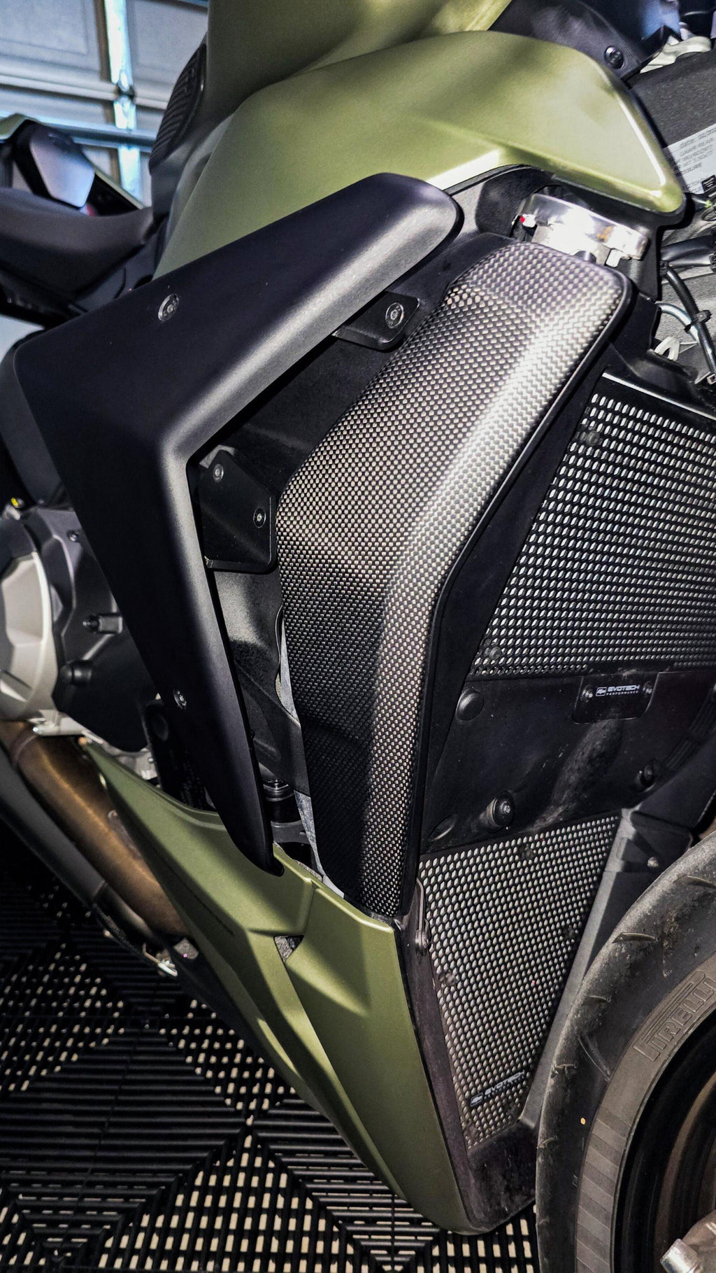 CNC Racing Radiator Side Panels Carbon for Ducati Streetfighter V2 - CNC Racing image 2
