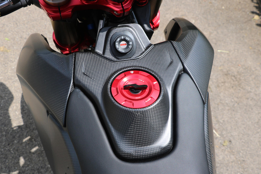 CNC Racing Fuel Tank Top Cover for Ducati Hypermotard 698 Mono – Carbon - CNC Racing image 4