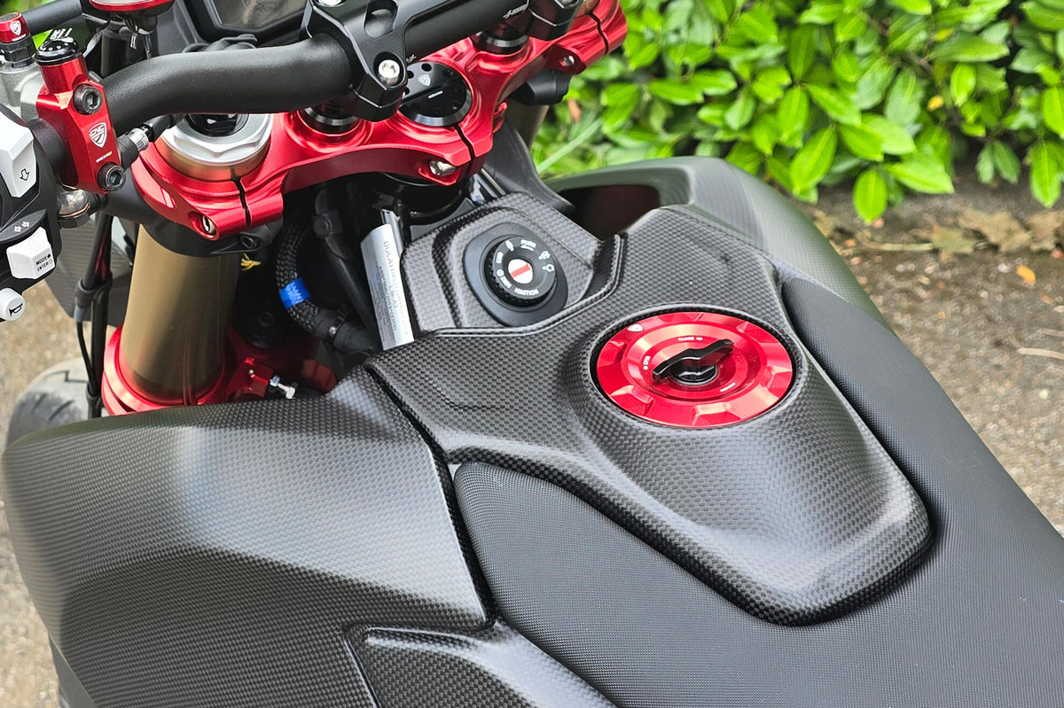 CNC Racing Fuel Tank Top Cover for Ducati Hypermotard 698 Mono – Carbon - CNC Racing image 3