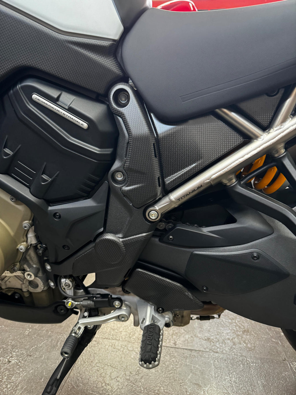 CNC Racing Frame Side Plates Lower Covers Carbon No Hole for Ducati Multistrada V4 - CNC Racing image 4