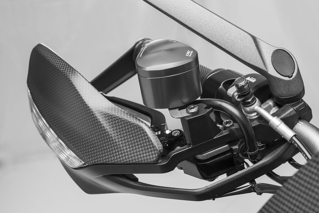 CNC Racing Upper hand-guard Ducati Hypermotard – matt carbon - CNC Racing image 2